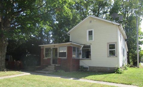 Photo of 411 W Perry Street, Warsaw, IN 46580 (MLS # 202537987)