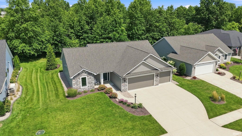 Photo of 8757 Raceborg Place, Fort Wayne, IN 46835 (MLS # 202631984)