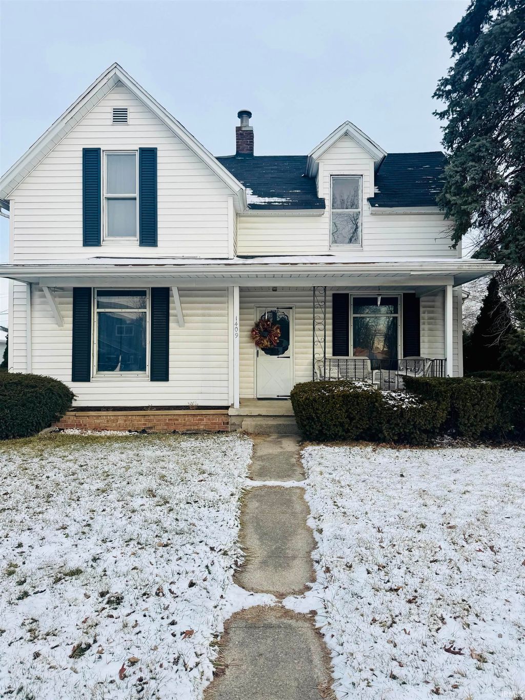 Photo of 1409 E Center Street, Warsaw, IN 46580 (MLS # 202601159)