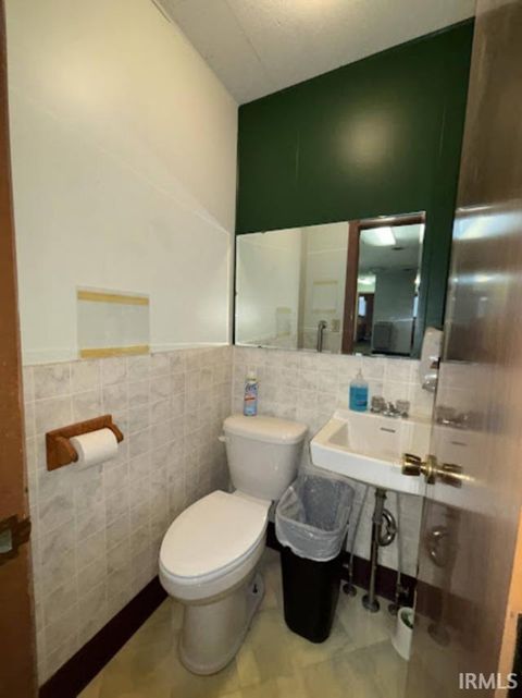 Tiny photo for 605 E 7th Street, Burlington, IN 46915 (MLS # 202611061)