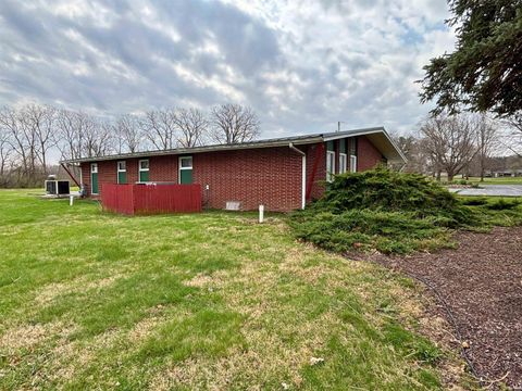 Tiny photo for 605 E 7th Street, Burlington, IN 46915 (MLS # 202611061)