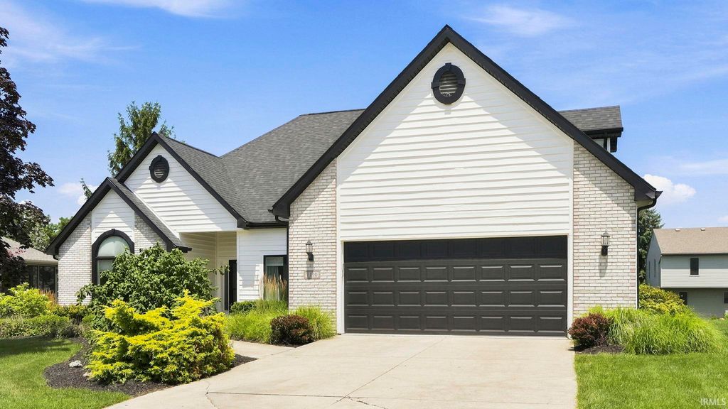 Photo of 7730 Buttermore Court, Fort Wayne, IN 46804 (MLS # 202628036)
