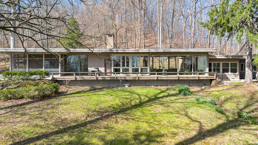 Photo of 9806 Raintree Dr N Dr, Columbus, IN 47201 (MLS # 202610134)