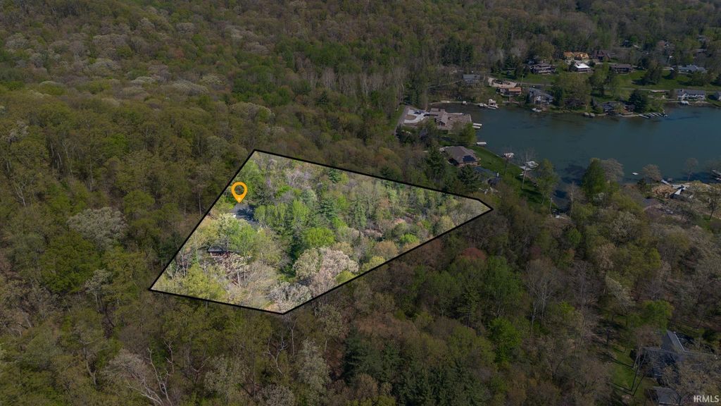 Photo of 9806 Raintree Dr N Dr, Columbus, IN 47201 (MLS # 202610134)