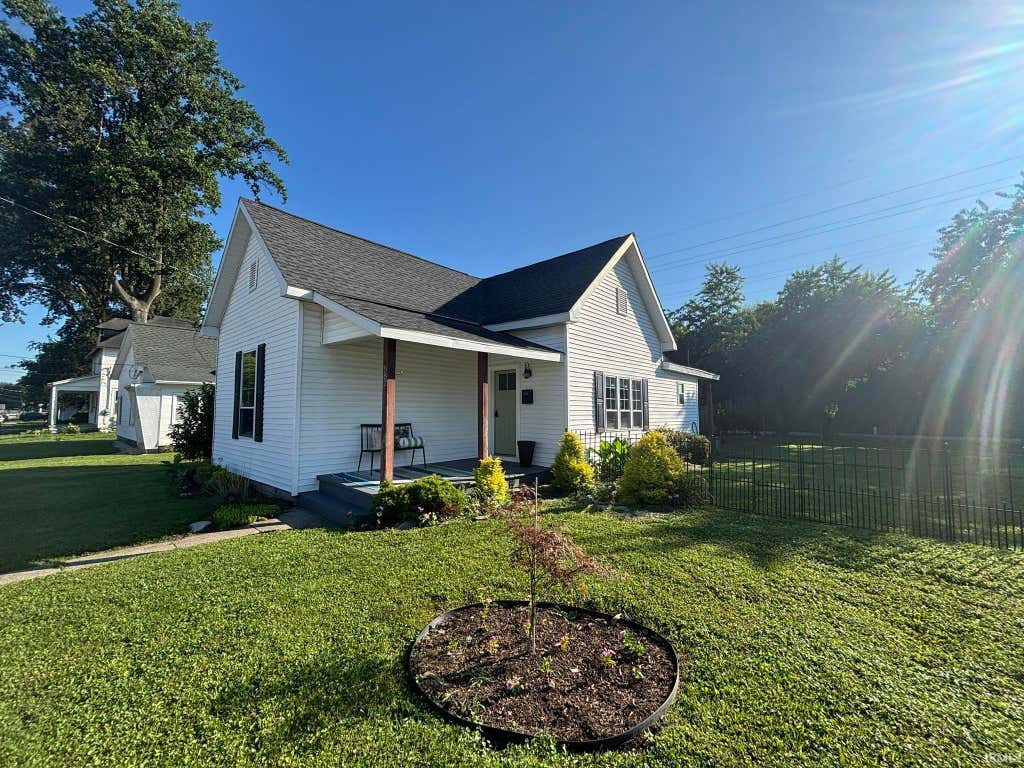 Photo of 882 Emison Avenue, Vincennes, IN 47591 (MLS # 202624971)