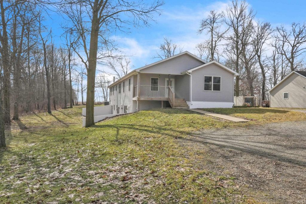 Photo of 1301 Oakwood Lane, Ligonier, IN 46767 (MLS # 202605238)