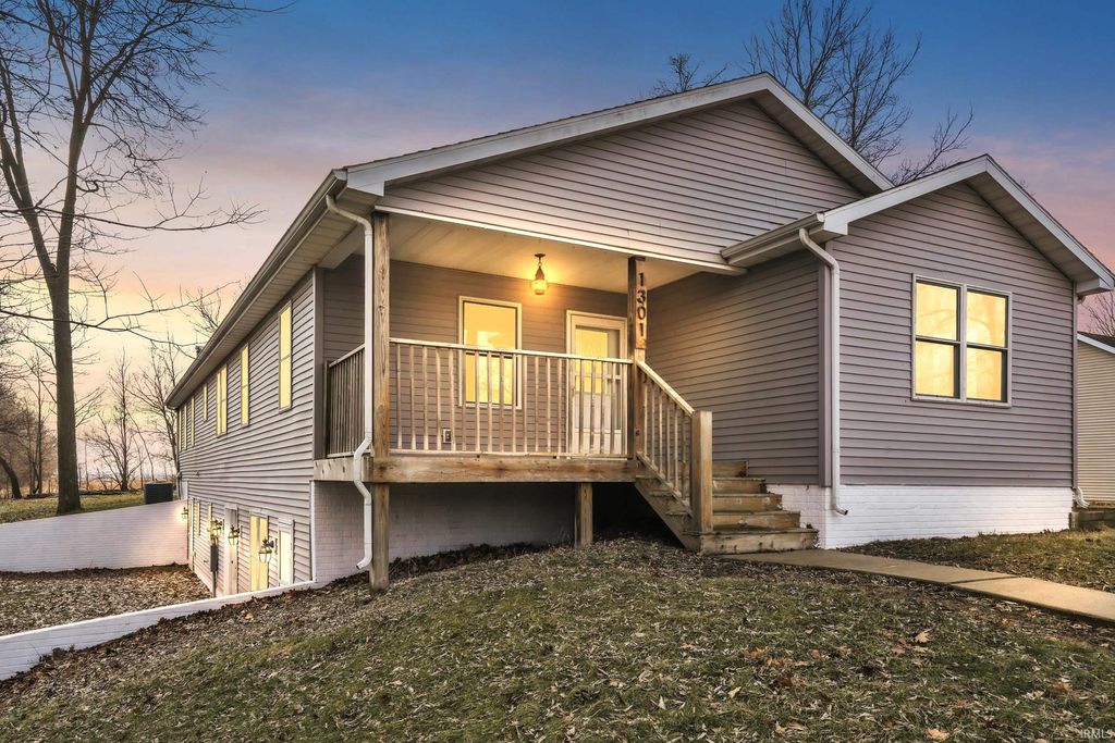 Photo of 1301 Oakwood Lane, Ligonier, IN 46767 (MLS # 202605238)