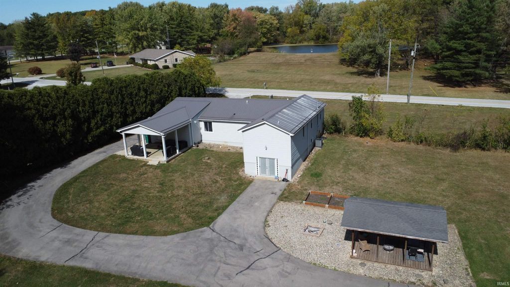 Photo of 1660 E Bocock Road, Marion, IN 46952 (MLS # 202540581)