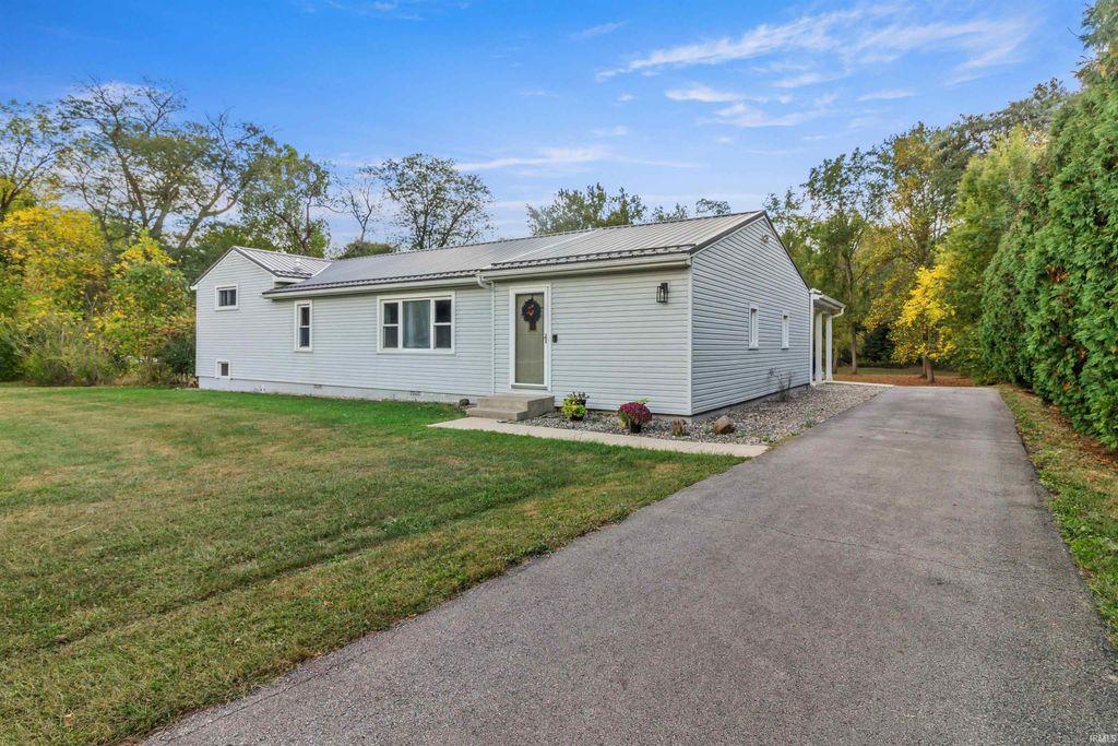 Photo of 1660 E Bocock Road, Marion, IN 46952 (MLS # 202540581)