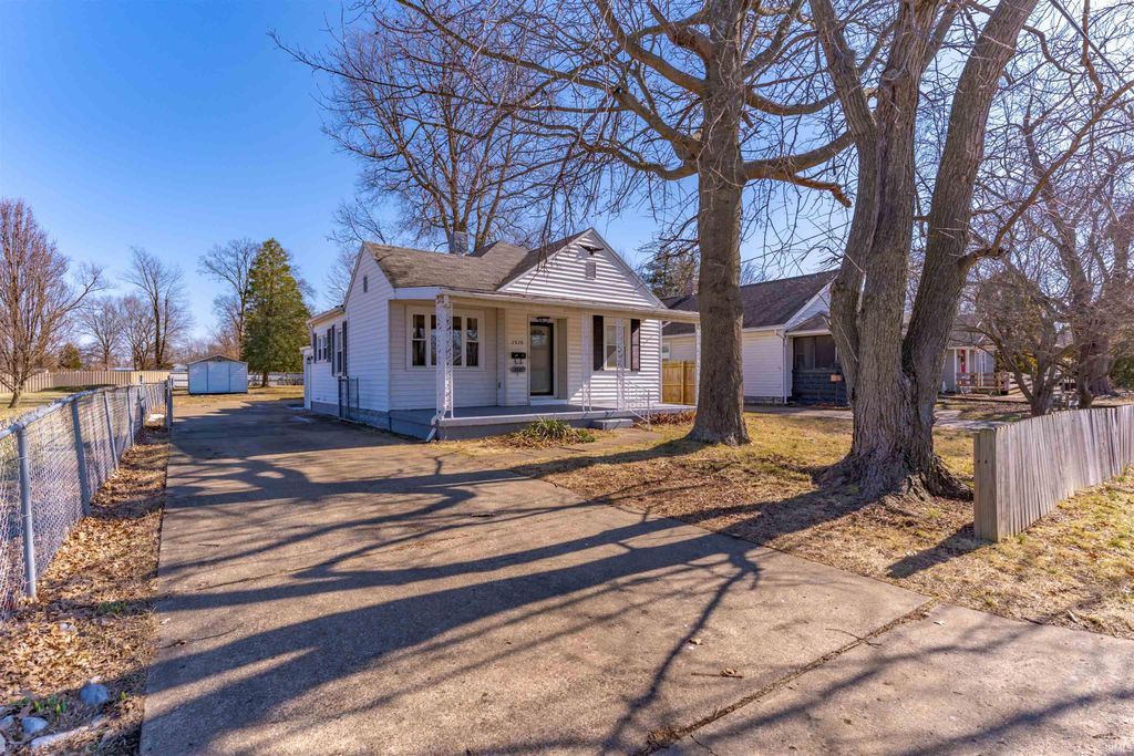 Photo of 2520 S Weinbach Avenue, Evansville, IN 47714 (MLS # 202605121)