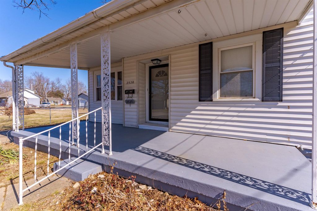 Photo of 2520 S Weinbach Avenue, Evansville, IN 47714 (MLS # 202605121)