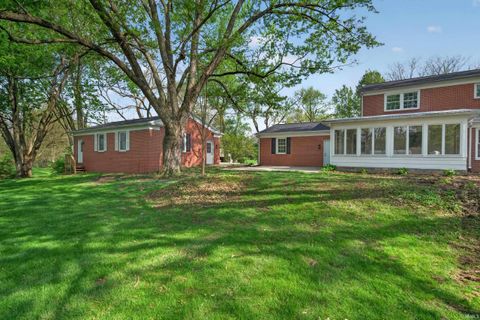 Tiny photo for 918 N HAWTHORNE Road, Marion, IN 46952 (MLS # 202614789)