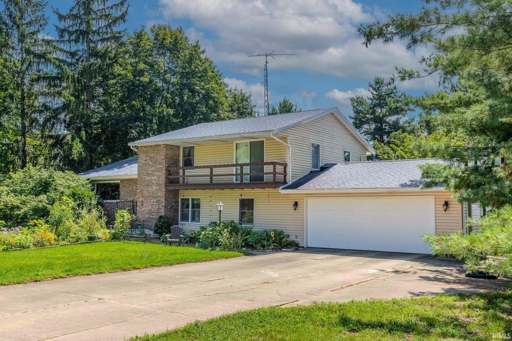 Photo of 0530 W 600 N, Howe, IN 46746 (MLS # 202641671)