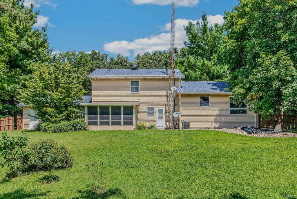Photo of 0530 W 600 N, Howe, IN 46746 (MLS # 202641671)