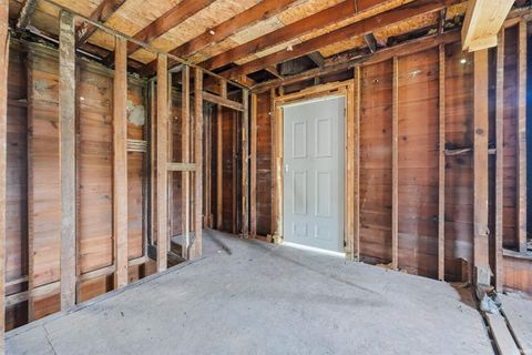 Tiny photo for 462 E Suttenfield Street, Fort Wayne, IN 46803 (MLS # 202618627)