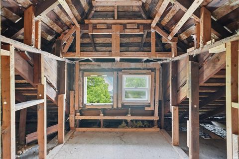 Tiny photo for 462 E Suttenfield Street, Fort Wayne, IN 46803 (MLS # 202618627)