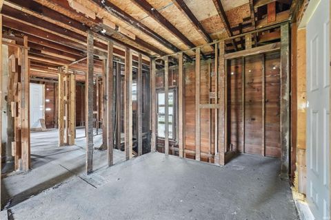 Tiny photo for 462 E Suttenfield Street, Fort Wayne, IN 46803 (MLS # 202618627)