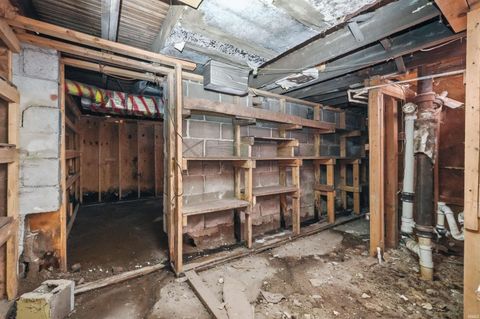 Tiny photo for 462 E Suttenfield Street, Fort Wayne, IN 46803 (MLS # 202618627)