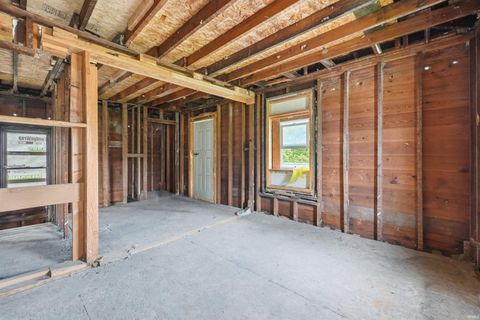 Tiny photo for 462 E Suttenfield Street, Fort Wayne, IN 46803 (MLS # 202618627)