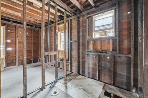 Tiny photo for 462 E Suttenfield Street, Fort Wayne, IN 46803 (MLS # 202618627)