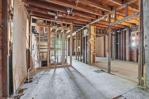 Tiny photo for 462 E Suttenfield Street, Fort Wayne, IN 46803 (MLS # 202618627)