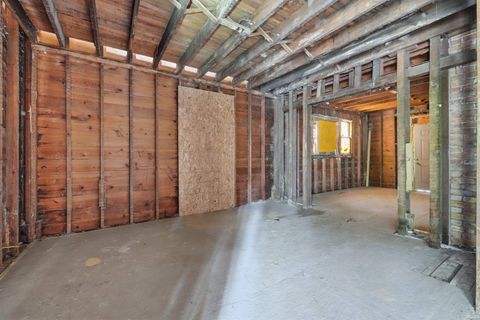 Tiny photo for 462 E Suttenfield Street, Fort Wayne, IN 46803 (MLS # 202618627)