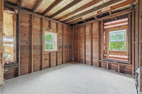 Tiny photo for 462 E Suttenfield Street, Fort Wayne, IN 46803 (MLS # 202618627)