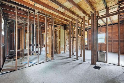 Tiny photo for 462 E Suttenfield Street, Fort Wayne, IN 46803 (MLS # 202618627)