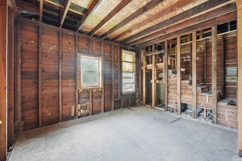 Tiny photo for 462 E Suttenfield Street, Fort Wayne, IN 46803 (MLS # 202618627)