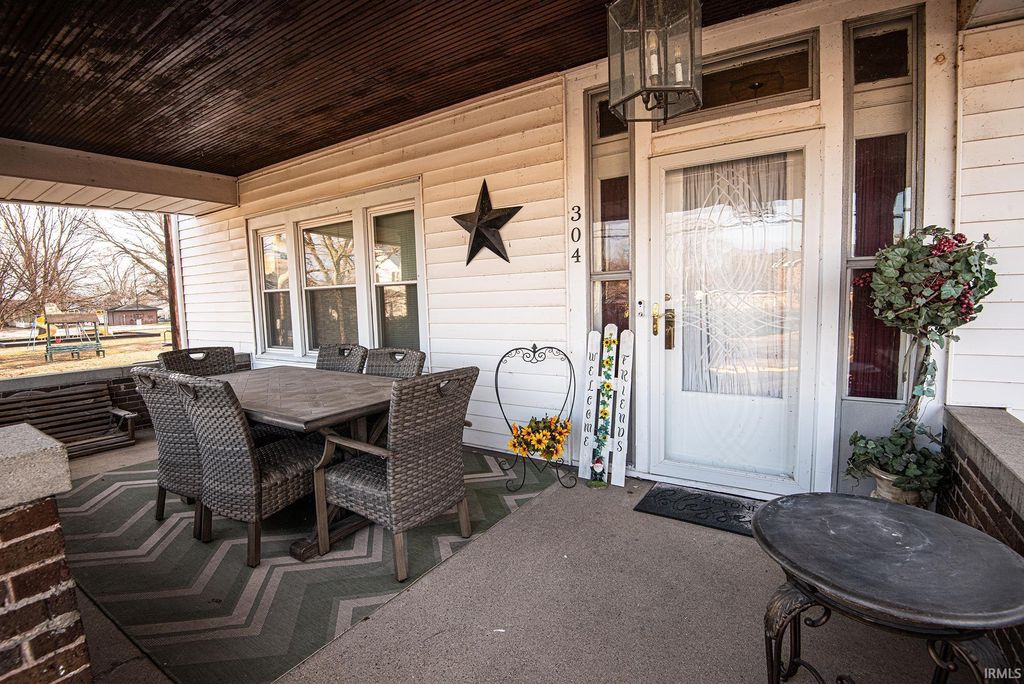 Photo of 304 S 9th Street, Vincennes, IN 47591 (MLS # 202606332)