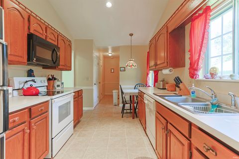Tiny photo for 18375 Farm Lane, South Bend, IN 46637 (MLS # 202624764)