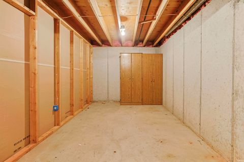 Tiny photo for 18375 Farm Lane, South Bend, IN 46637 (MLS # 202624764)