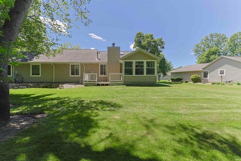 Tiny photo for 18375 Farm Lane, South Bend, IN 46637 (MLS # 202624764)