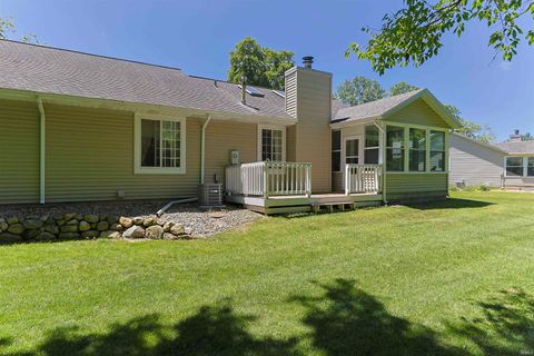 Tiny photo for 18375 Farm Lane, South Bend, IN 46637 (MLS # 202624764)
