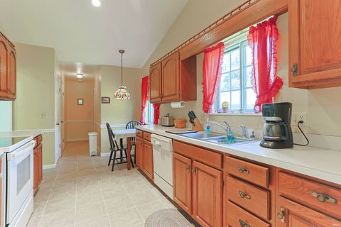 Tiny photo for 18375 Farm Lane, South Bend, IN 46637 (MLS # 202624764)