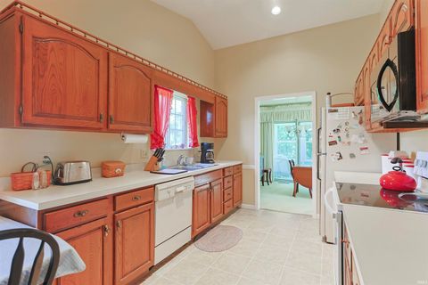 Tiny photo for 18375 Farm Lane, South Bend, IN 46637 (MLS # 202624764)