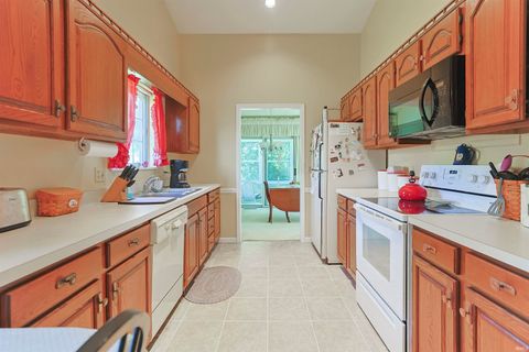 Tiny photo for 18375 Farm Lane, South Bend, IN 46637 (MLS # 202624764)