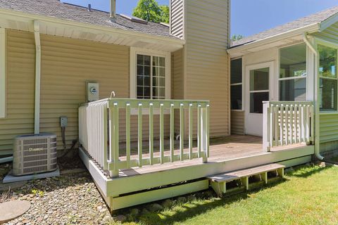 Tiny photo for 18375 Farm Lane, South Bend, IN 46637 (MLS # 202624764)