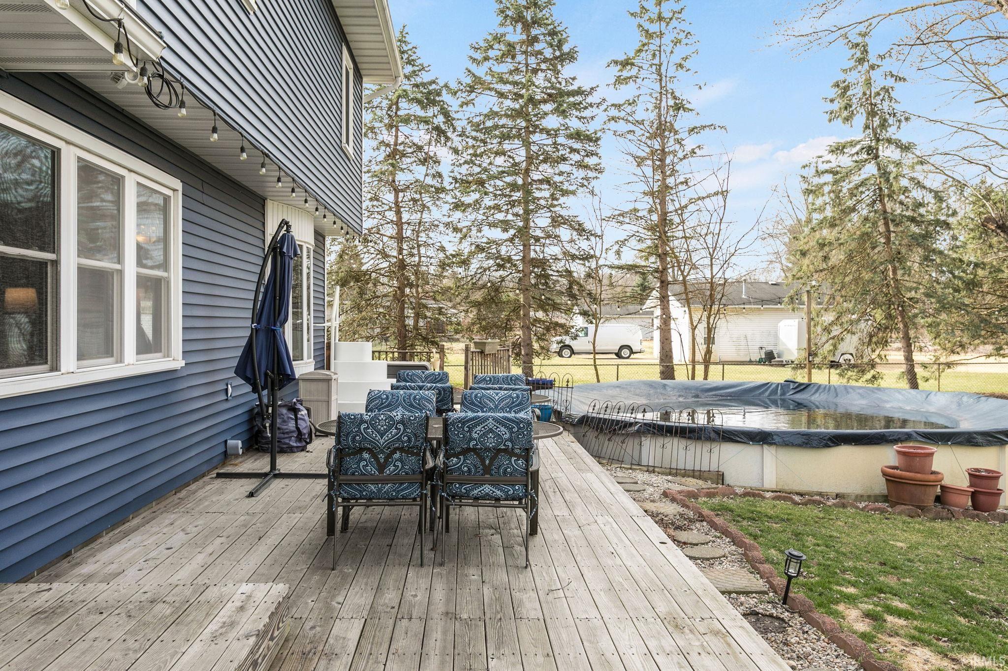 Mishawaka, Indiana 46545, United States, 4 Bedrooms Bedrooms, ,2 BathroomsBathrooms,Residential,Pending,92410