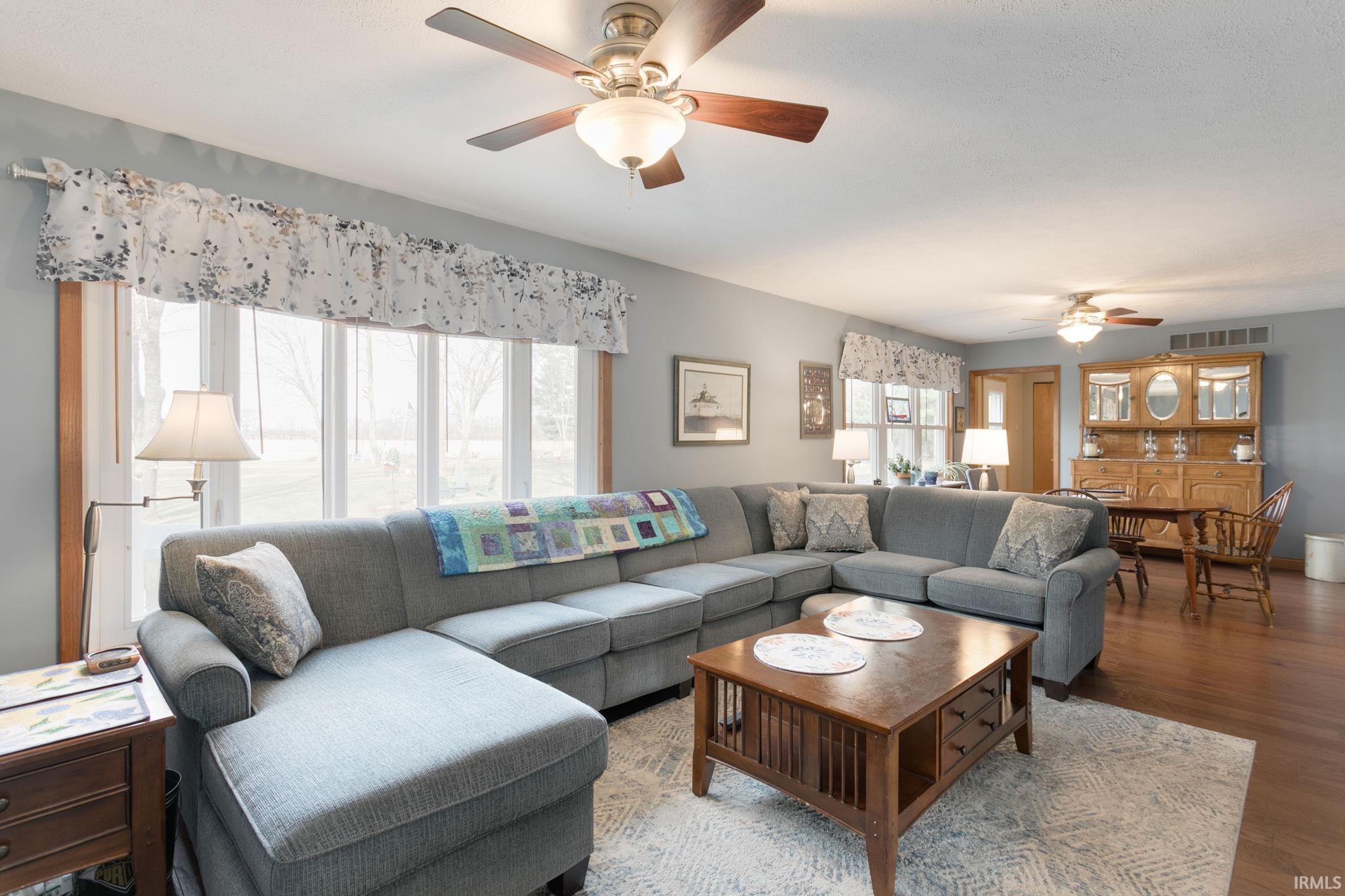 Mishawaka, Indiana 46545, United States, 4 Bedrooms Bedrooms, ,2 BathroomsBathrooms,Residential,Pending,92410