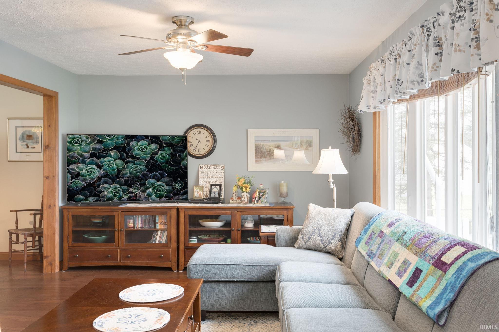 Mishawaka, Indiana 46545, United States, 4 Bedrooms Bedrooms, ,2 BathroomsBathrooms,Residential,Pending,92410