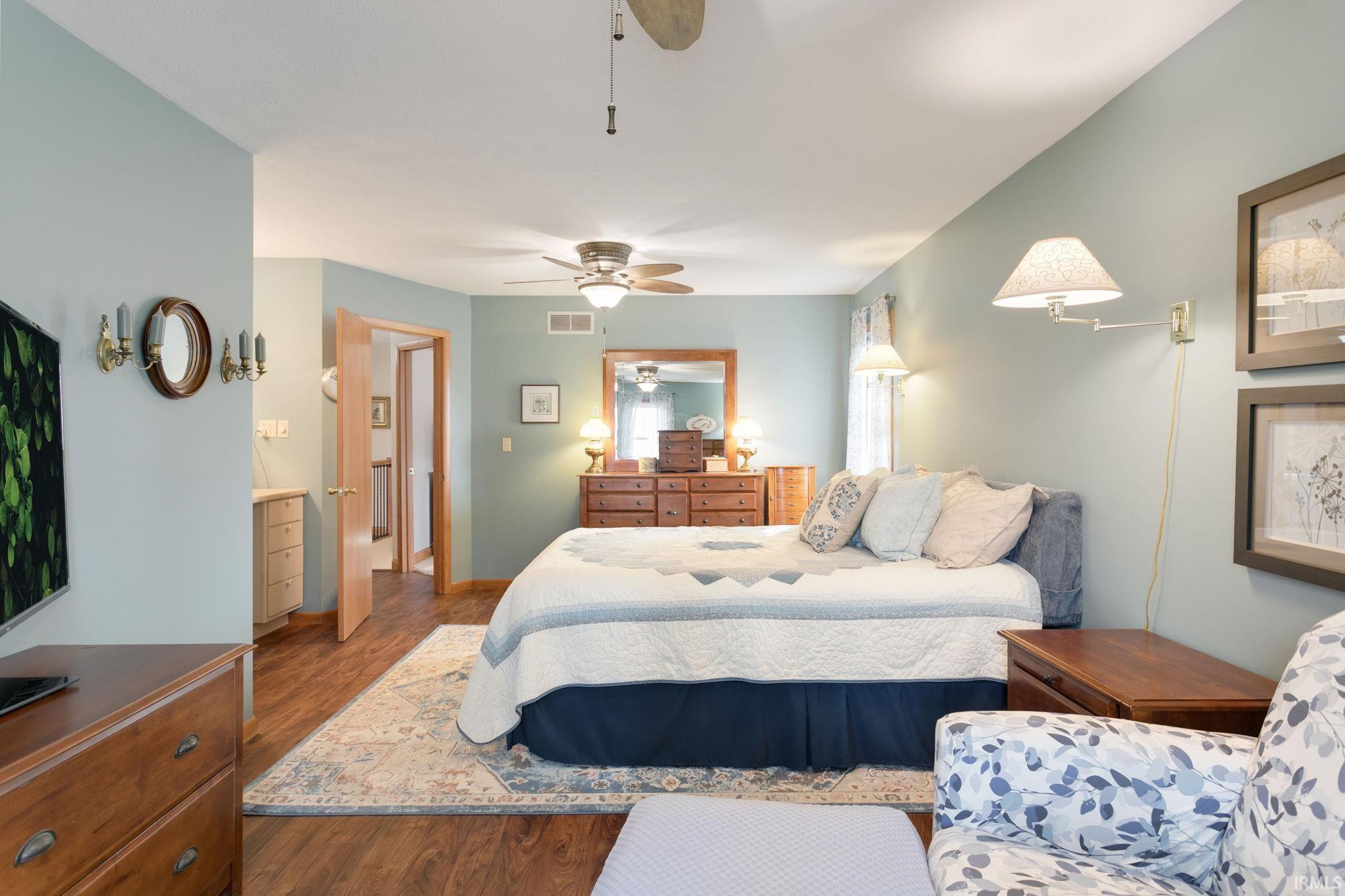 Mishawaka, Indiana 46545, United States, 4 Bedrooms Bedrooms, ,2 BathroomsBathrooms,Residential,Pending,92410