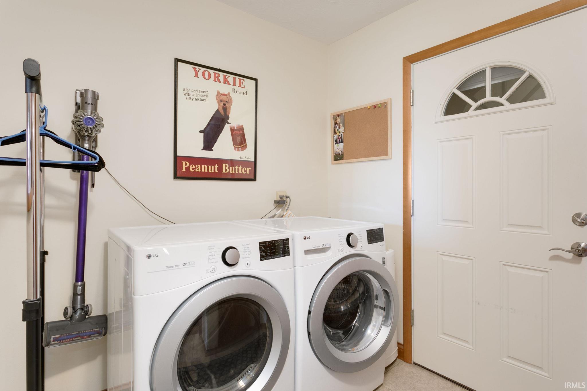 Mishawaka, Indiana 46545, United States, 4 Bedrooms Bedrooms, ,2 BathroomsBathrooms,Residential,Pending,92410