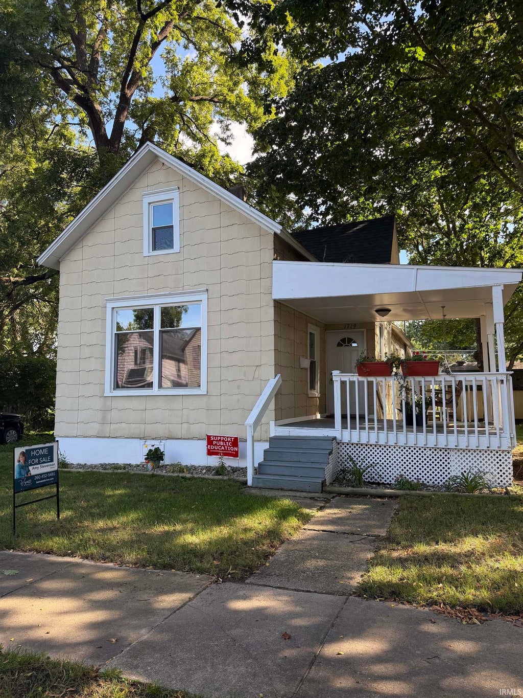 Photo of 1719 Howell Street, Fort Wayne, IN 46808 (MLS # 202634687)