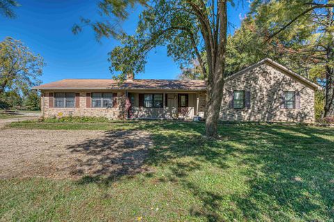 Photo of 2923 - 2925 W MILL Road, Evansville, IN 47720 (MLS # 202548759)