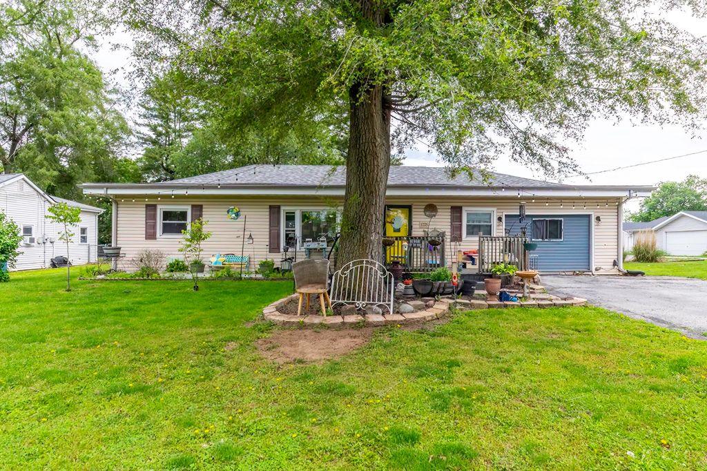Photo of 1225 Lawn Avenue, New Haven, IN 46774 (MLS # 202619722)