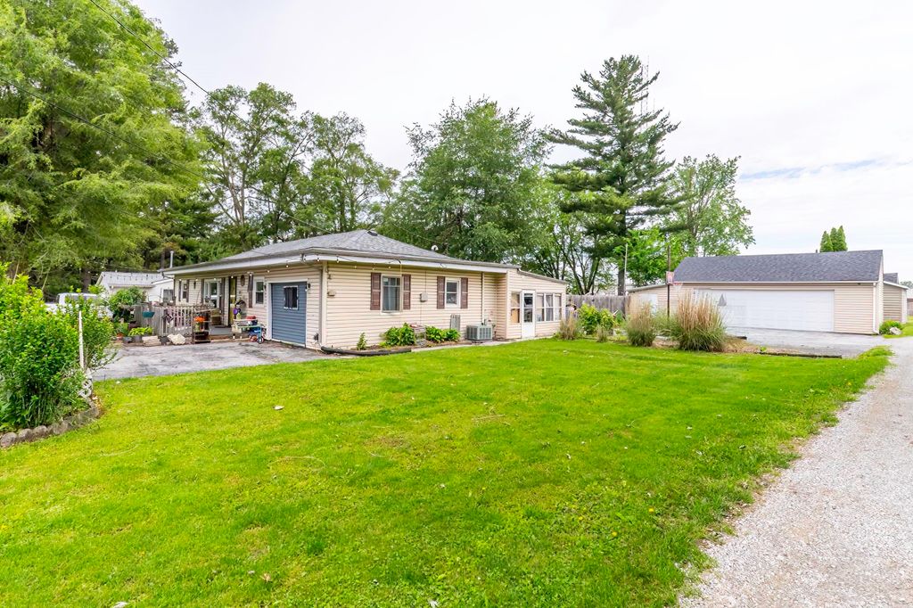 Photo of 1225 Lawn Avenue, New Haven, IN 46774 (MLS # 202619722)