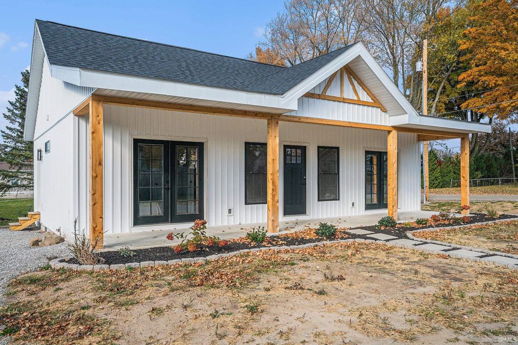 Photo of 102 S Seventh Street, Pierceton, IN 46562 (MLS # 202544618)