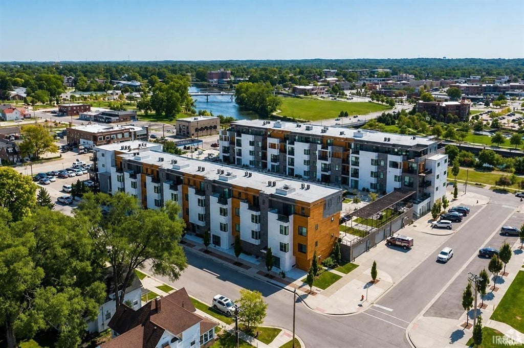 Photo of 116 Mishawaka Ave Avenue #401, Mishawaka, IN 46545 (MLS # 202641853)