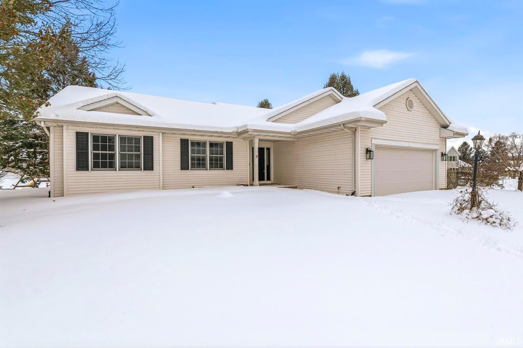 Photo of 33906 Sumerset Lane, New Carlisle, IN 46552 (MLS # 202601845)